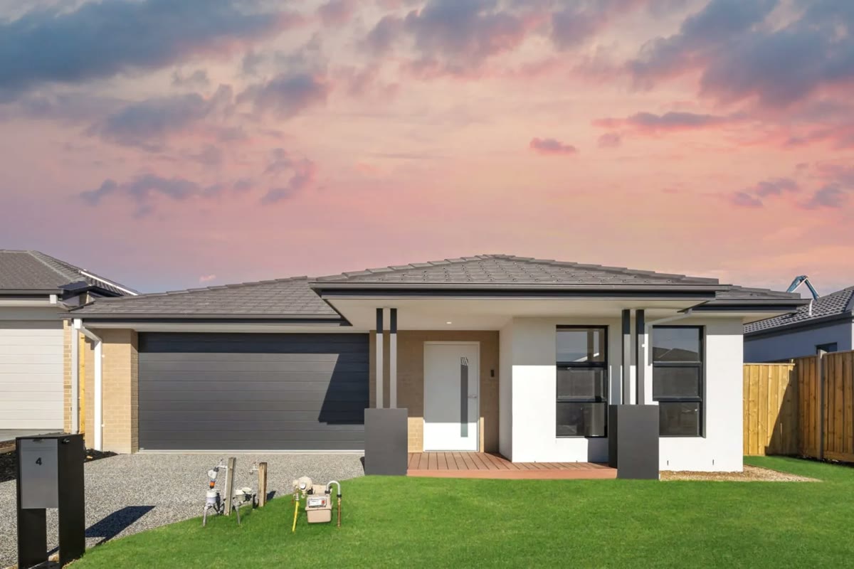 The front of the SDA home in Weir Views